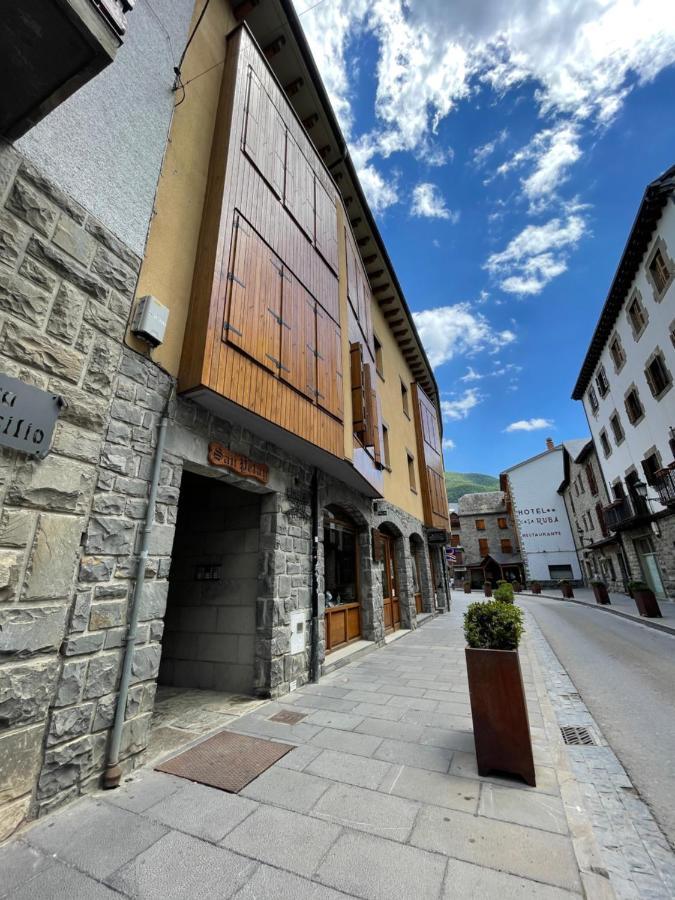 El Atico Nuevo En El Centro Con Ascensor, Garaje, Aire Acondicionado Y Wifi Appartement Biescas  Buitenkant foto