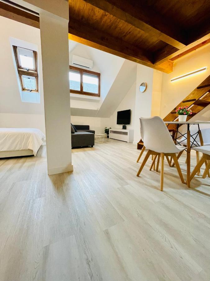 El Atico Nuevo En El Centro Con Ascensor, Garaje, Aire Acondicionado Y Wifi Appartement Biescas  Buitenkant foto